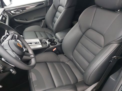 New 2026 Porsche Macan image 5