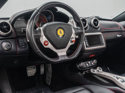 Used 2013 Ferrari California image 13