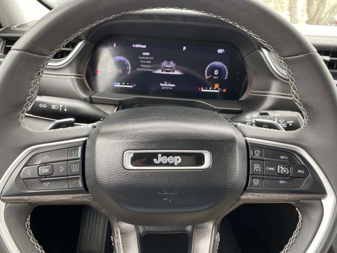 Certified 2023 Jeep Grand Cherokee Limited w/ Trailer Tow Prep Group (B) AWD/4WD image 15