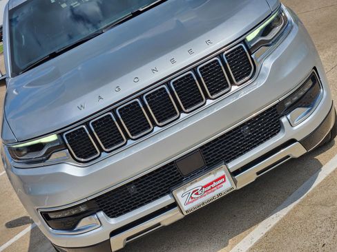 Used 2022 Jeep Wagoneer Series III AWD/4WD image 14