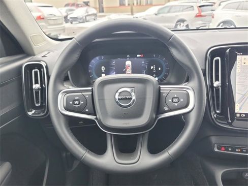 Used 2025 Volvo XC40 B5 Core image 32