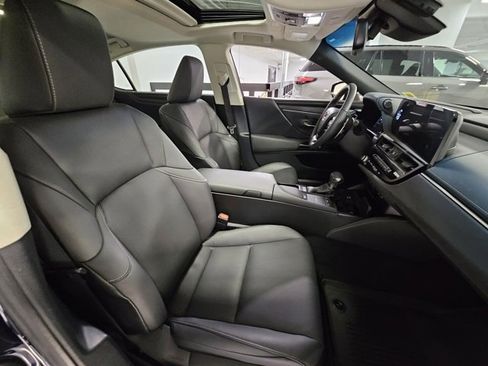 Used 2022 Lexus ES 300h w/ Premium Package image 18