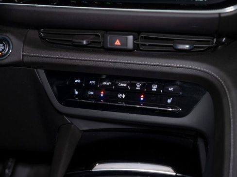 Used 2023 Buick Envision Essence image 16