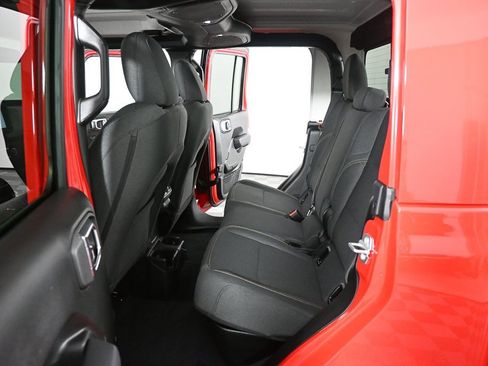 Used 2025 Jeep Gladiator Sport image 16