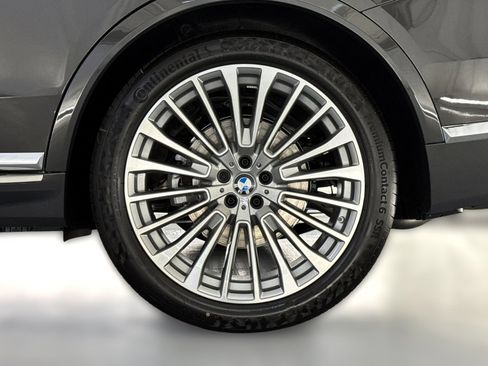 Used 2026 BMW X7 xDrive40i w/ Premium Package image 11