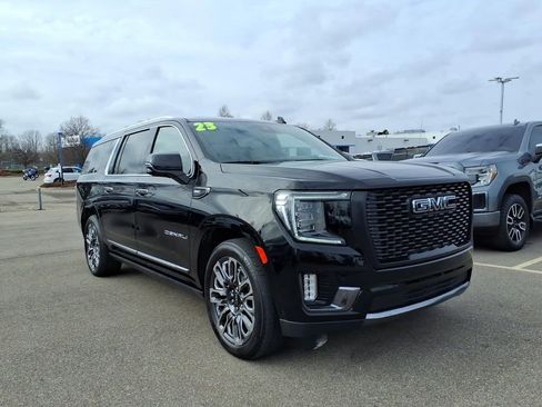 Certified 2023 GMC Yukon XL Denali Ultimate AWD/4WD image 3
