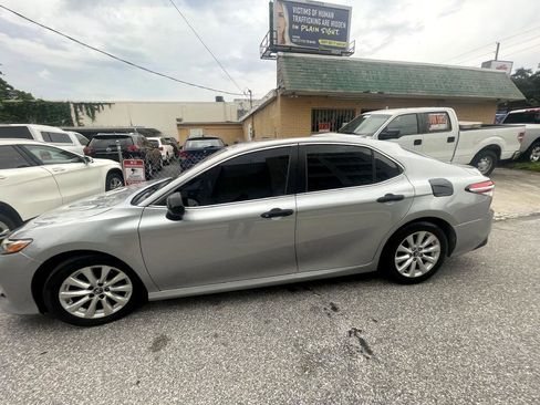 Used 2019 Toyota Camry LE image 9