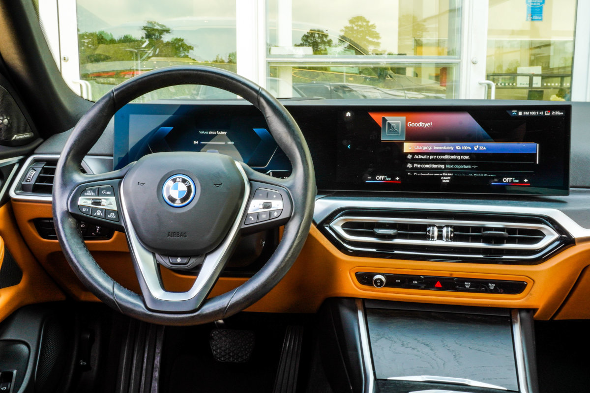 Used 2023 BMW i4 eDrive35 RWD image 17