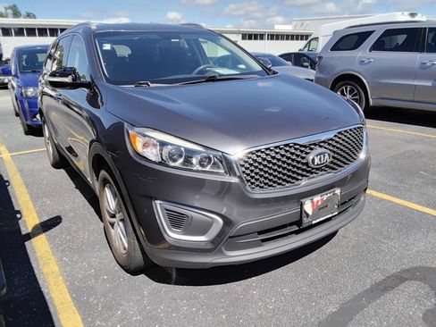 Used 2018 Kia Sorento AWD image 11