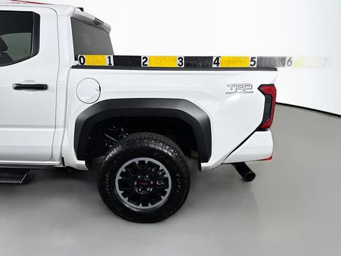 Used 2025 Toyota Tacoma TRD Off-Road AWD/4WD image 15