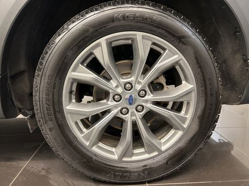 Used 2022 Ford Explorer Limited w/ Equipment Group 301A image 7