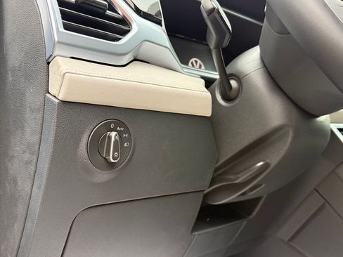 New 2026 Volkswagen Taos SE AWD/4WD image 27