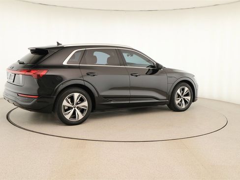 Certified 2024 Audi Q8 e-tron Premium Plus image 7