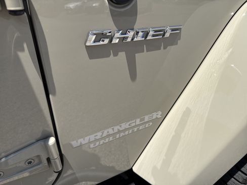 Used 2017 Jeep Wrangler Unlimited Sahara w/ Quick Order Package 24E Chief AWD/4WD image 14