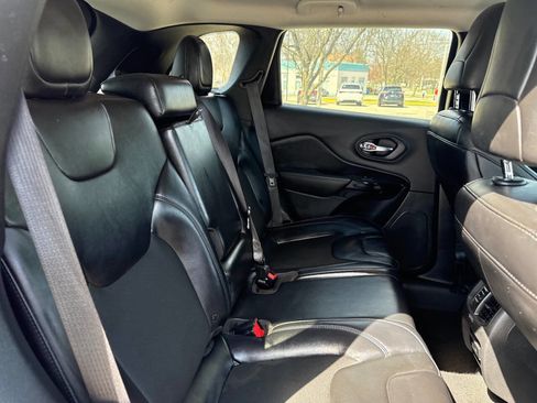 Used 2019 Jeep Cherokee Latitude Plus image 29