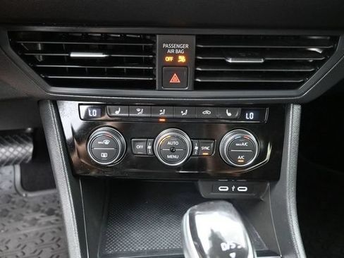 Used 2023 Volkswagen Jetta SE FWD image 28