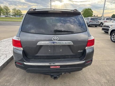 Used 2012 Toyota Highlander SE w/ Tow Pkg image 6