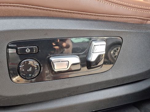 Used 2024 BMW X5 xDrive40i w/ M Sport Package AWD/4WD image 10
