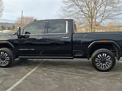 Used 2024 GMC Sierra 2500 Denali Ultimate w/ Snow Plow Prep/Camper Package image 9