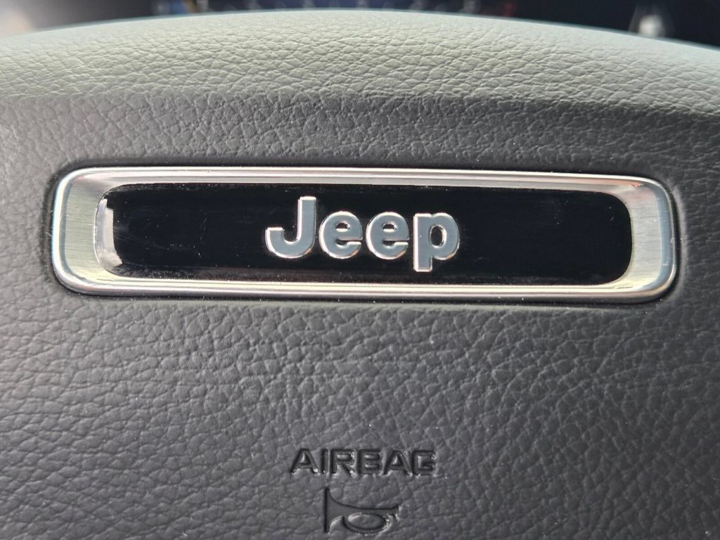 Used 2023 Jeep Grand Cherokee L Limited w/ Luxury Tech Group II RWD image 31