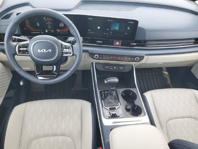 Certified 2026 Kia Carnival EX FWD image 12