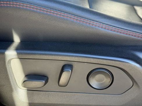 Used 2024 Chevrolet Colorado Z71 w/ Z71 Convenience Package 2 image 17