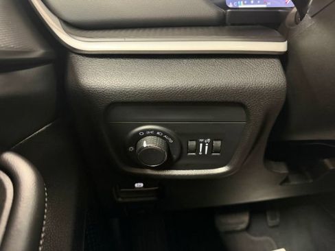 Used 2024 Jeep Grand Cherokee Altitude AWD/4WD image 18