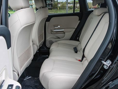 Certified 2025 Mercedes-Benz GLA 250 image 18