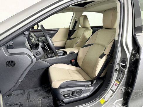 Used 2019 Lexus ES 300h w/ Premium Package FWD image 34
