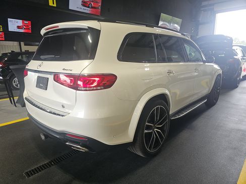 Used 2021 Mercedes-Benz GLS 580 4MATIC image 3