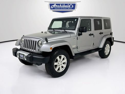 Used 2014 Jeep Wrangler Unlimited Sahara w/ Connectivity Group AWD/4WD image 3