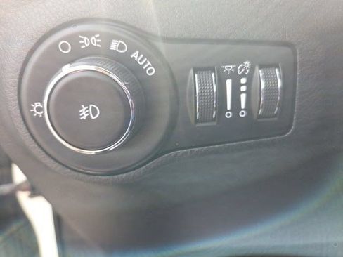 Used 2018 Jeep Compass Limited AWD/4WD image 19