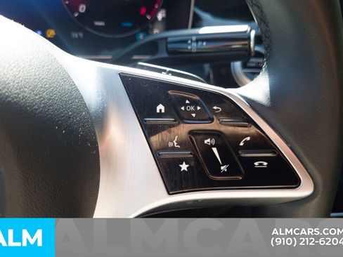 Used 2024 Mercedes-Benz GLC 300 4MATIC image 11