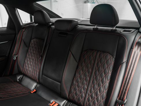 Used 2025 Audi S6 Premium Plus w/ Premium Plus Package image 16