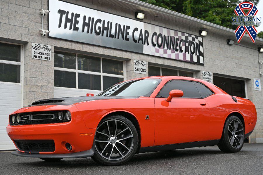 Used 2017 Dodge Challenger R/T Scat Pack RWD image 1