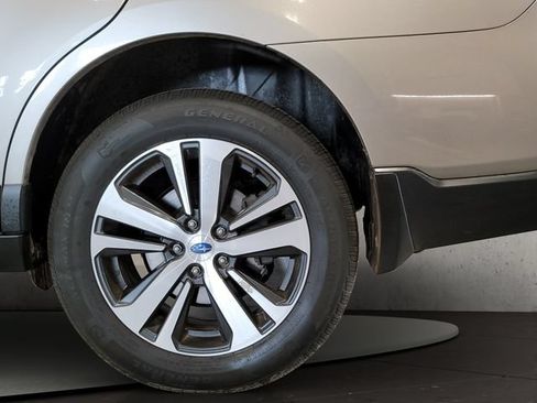 Used 2019 Subaru Outback 3.6R Limited w/ Popular Package #2 AWD/4WD image 34