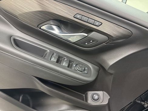 Used 2024 GMC Terrain SLT w/ Elevation Edition image 18