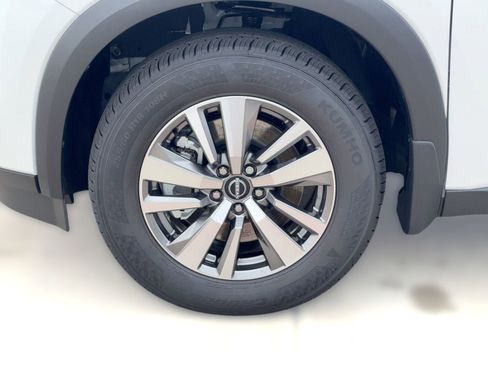 New 2025 Nissan Pathfinder SL w/ Black Appearance Package image 12