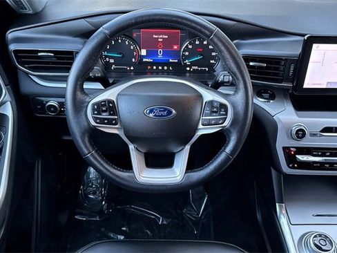 Used 2022 Ford Explorer XLT w/ Equipment Group 202A image 16