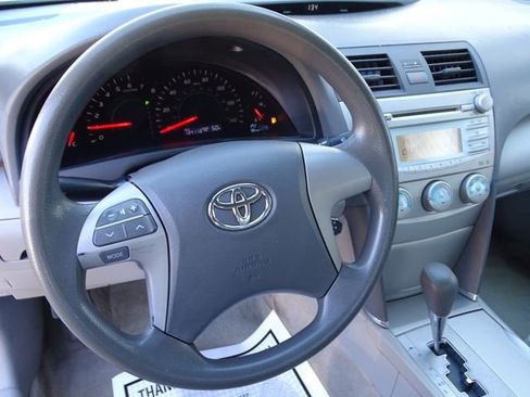 Used 2009 Toyota Camry LE image 26