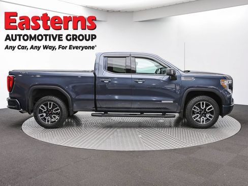 Used 2021 GMC Sierra 1500 Elevation w/ LPO, Elevation Black Package AWD/4WD image 4