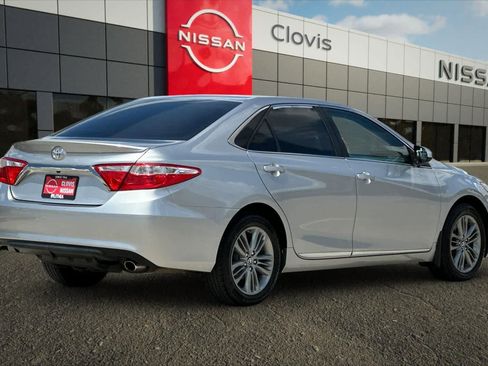 Used 2017 Toyota Camry SE FWD image 3