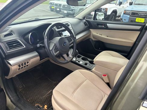 Used 2017 Subaru Outback 2.5i Premium AWD/4WD image 4