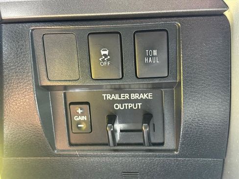 Used 2019 Toyota Tundra SR5 w/ SR5 Upgrade Package AWD/4WD image 18