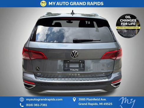 Used 2023 Volkswagen Taos SE w/ Panoramic Sunroof Package AWD/4WD image 6