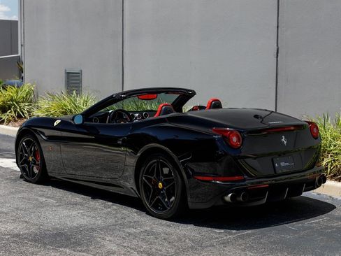 Used 2017 Ferrari California T RWD image 3