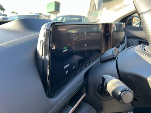 Used 2023 Nissan Ariya FWD image 15