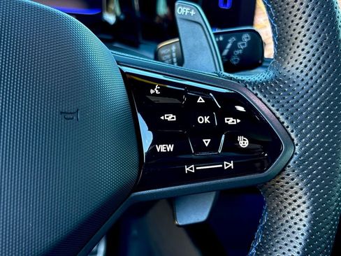 Used 2024 Volkswagen Golf R 2.0T image 17