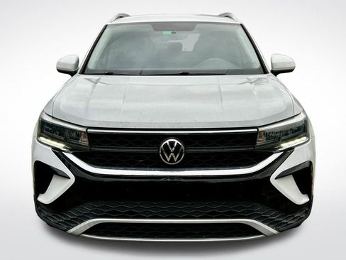 Used 2022 Volkswagen Taos SE image 2