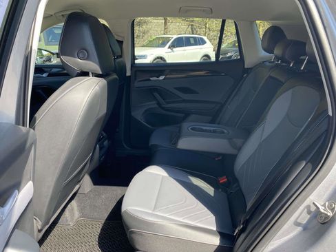 Certified 2025 Volkswagen Tiguan SE AWD/4WD image 25